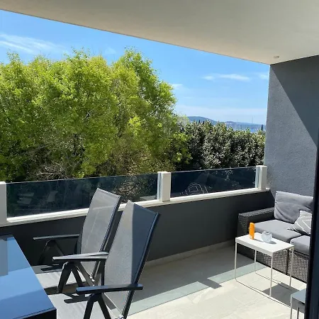 Fresh And Newly Built With Pool Апартаменты *