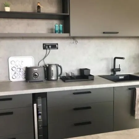 Fresh And Newly Built With Pool شقة تروغير