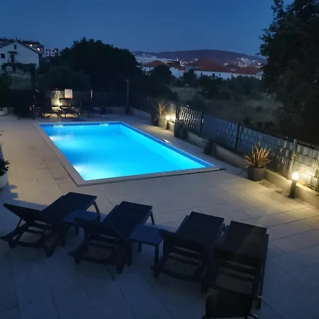 公寓 Fresh And Newly Built With Pool 特罗吉尔