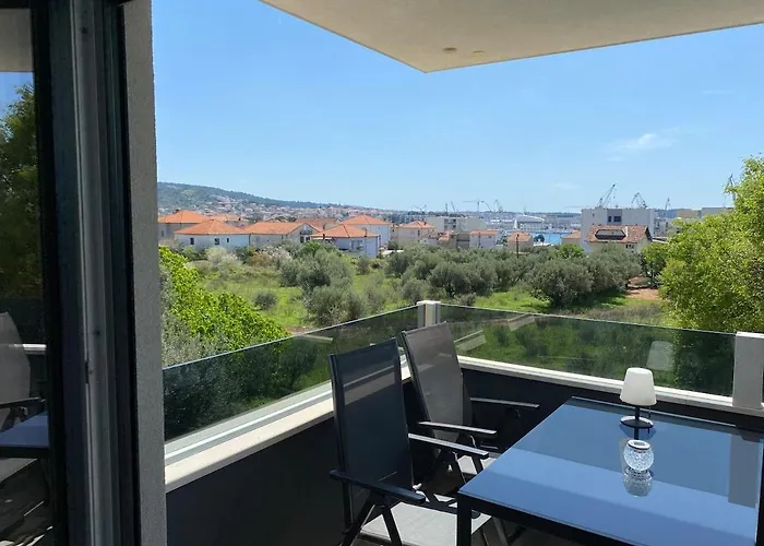 Апартаменты Fresh And Newly Built With Pool Трогир