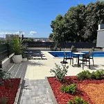 Fresh And Newly Built With Pool *