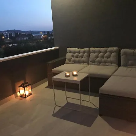 Fresh And Newly Built With Pool Appartement *