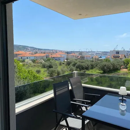 Appartement Fresh And Newly Built With Pool Trogir