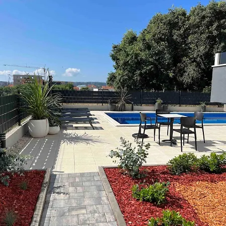 Fresh And Newly Built With Pool *