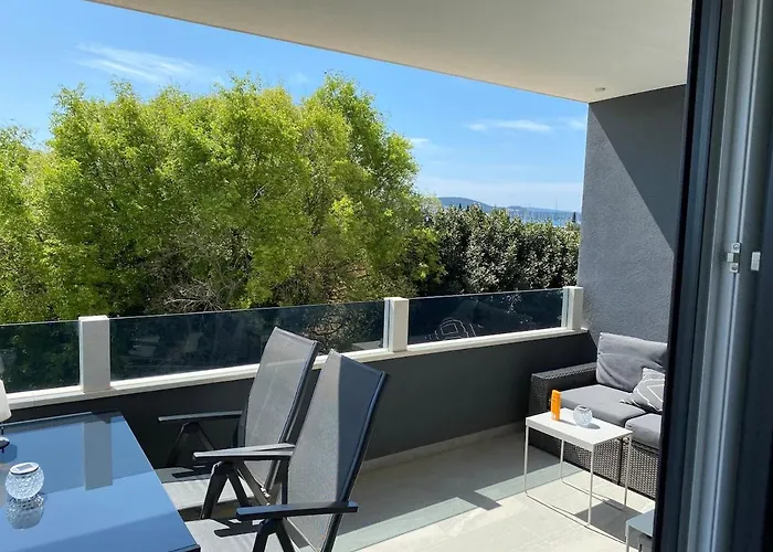 Fresh And Newly Built With Pool Appartement *