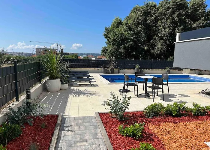 Fresh And Newly Built With Pool *