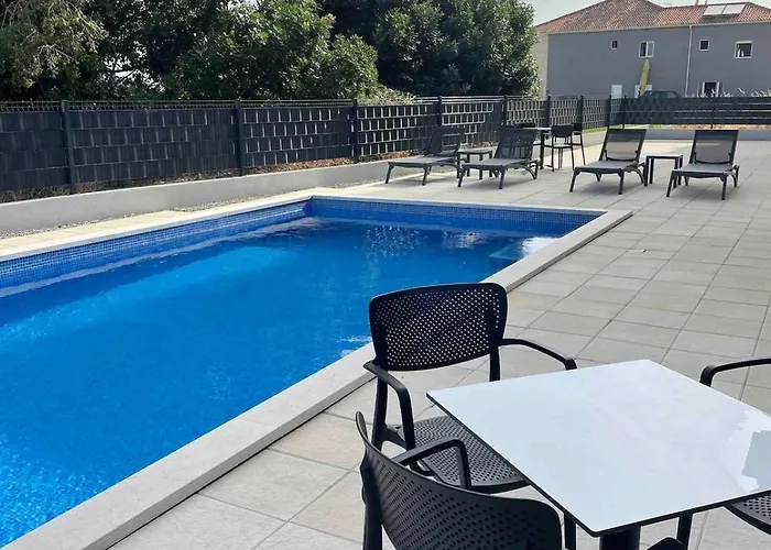 Fresh And Newly Built With Pool Apartman Trogir