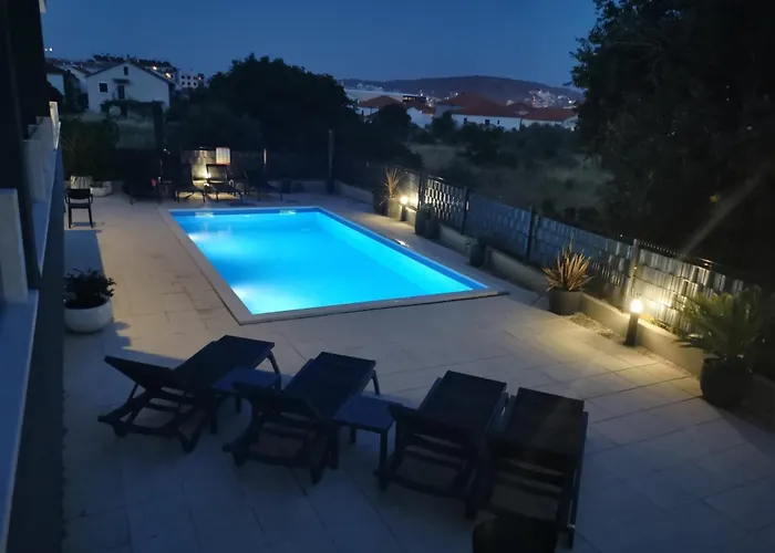 Appartement Fresh And Newly Built With Pool Trogir