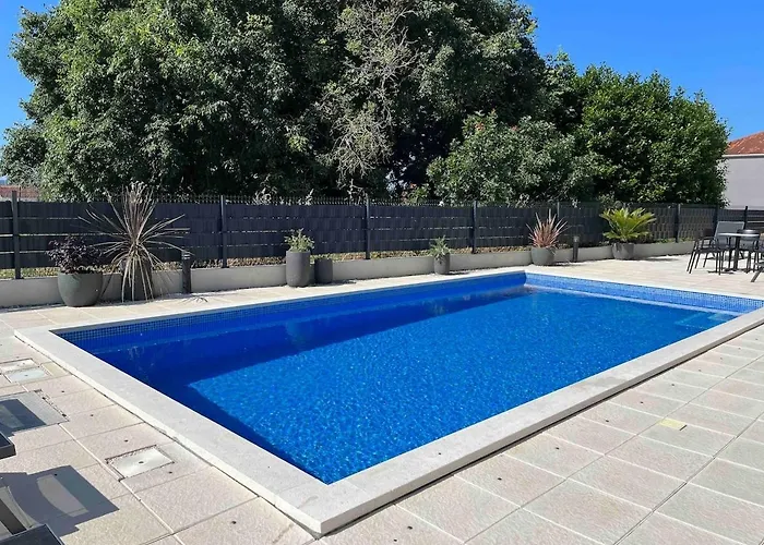 Daire Fresh And Newly Built With Pool *